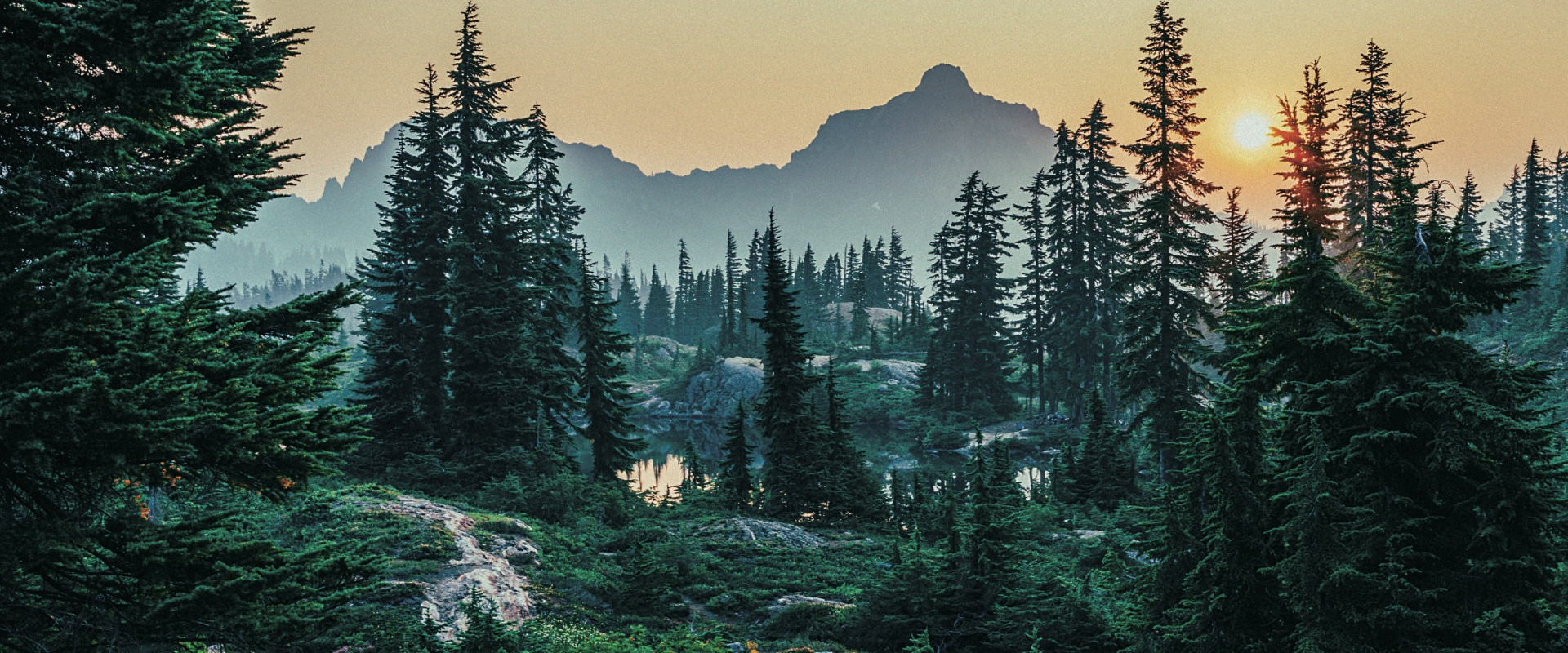 Peak Mountain outdoor fashion eyewear banner